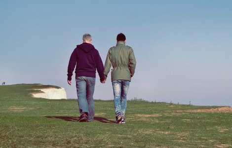 Sapte cupluri gay au dat Romania in judecata la CEDO si cer recunoasterea familiilor lor