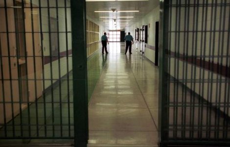 Un detinut de la Penitenciarul Gaesti a evadat si este cautat de politisti