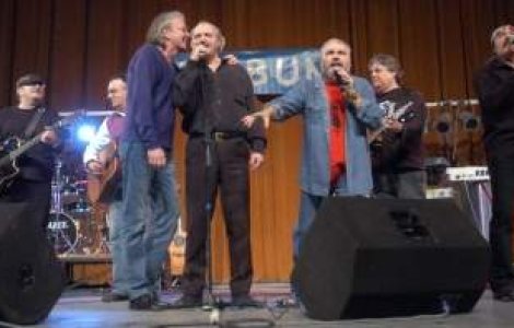 Mircea Vintila si Mircea Baniciu deschid &#39;Seara cu folk&#39; la Hard Rock Cafe Bucuresti