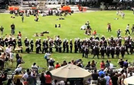  Video  Cerere in casatorie cu flash mob, Michael Jackson si fanfara