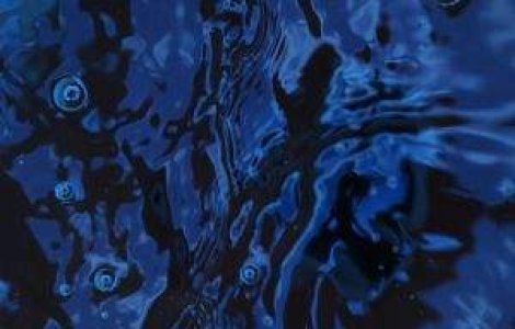 Apa "infestata" cu reziduuri de petrol, in Mamaia