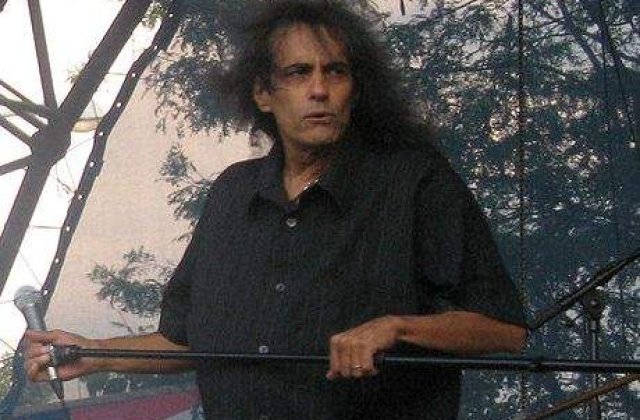 Cristi Minculescu le ureaza noroc Innei si Alexandrei Stan