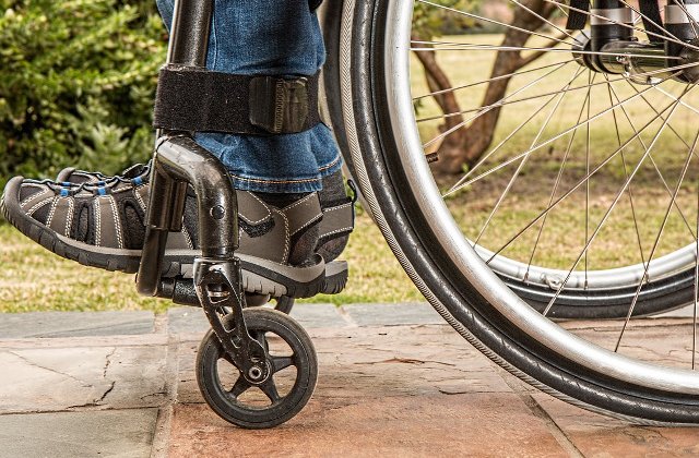 Persoanele cu dizabilitati locomotorii din Timisoara vor avea la dispozitie transport public gratuit