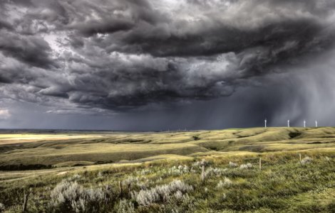 Cod galben de averse, vijelii si grindina in 37 de judete, pana la ora 23:00