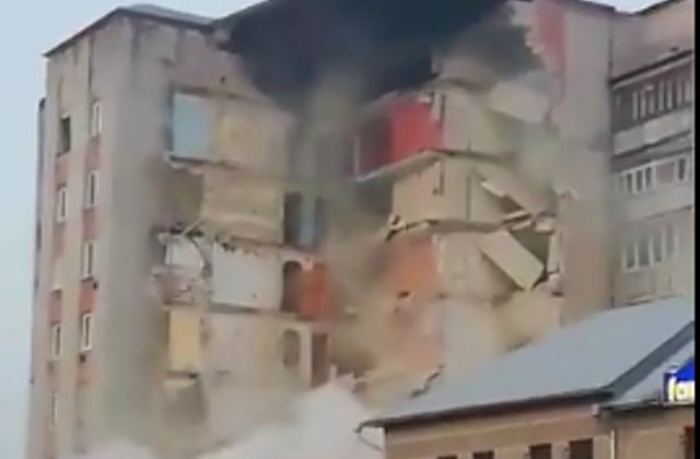 Un bloc de noua etaje s-a prabusit miercuri seara in orasul Otaci din Republica Moldova/ VIDEO
