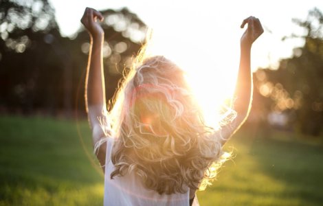  Top  Cum sa obtii bucle lejere "de vara": 6 metode simple si la indemana oricui / VIDEO