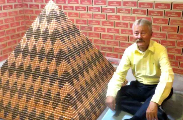 Un american a construit o piramida din peste 1 milion de monede de un cent / VIDEO