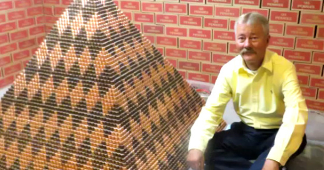 Un american a construit o piramida din peste 1 milion de monede de un cent / VIDEO