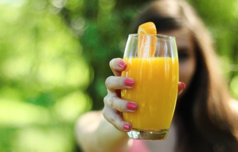  Top  8 cele mai bune sucuri naturale care te ajuta sa arzi grasimile