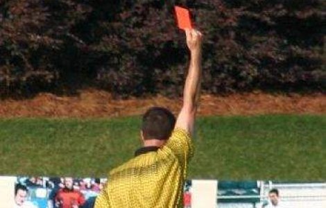 Arbitrii "repetenti": UEFA i-a trimis acasa din cauza greselilor comise