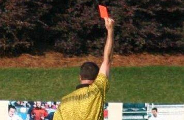 Arbitrii "repetenti": UEFA i-a trimis acasa din cauza greselilor comise