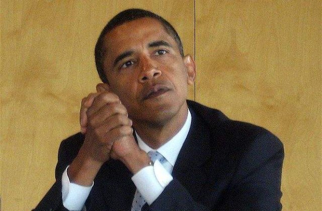 Barack Obama il devanseaza cu 13 puncte procentuale pe Mitt Romney