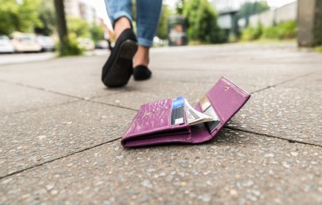 Oamenii de stiinta au "pierdut" 17.000 de portofele in 40 de tari pentru a testa onestitatea oamenilor