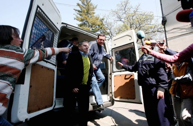 Savaniu, Corpodean si Lica raman in arest