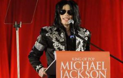 Michael arata ca un clovn