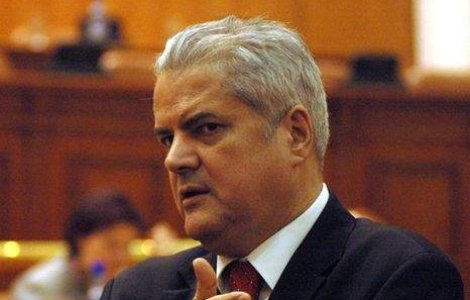 Adrian Nastase isi "sarbatoreste" ziua de nastere la spital