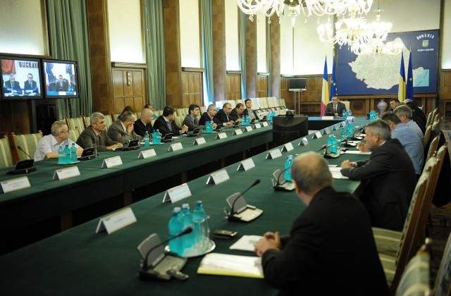 Guvern: Conditionarea numirii lui Hasotti la Cultura, un abuz