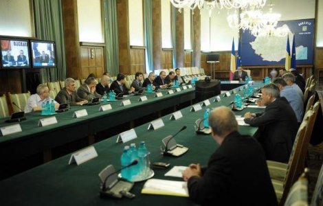 Guvern: Conditionarea numirii lui Hasotti la Cultura, un abuz