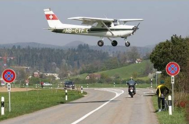 [VIDEO] Un avion s-a prabusit la Cornetu