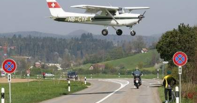  Video  Un avion s-a prabusit la Cornetu