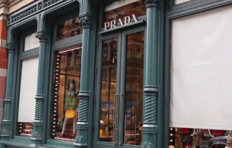 Grupul italian Prada, specializat in industria produselor de lux, lanseaza o gama de produse obtinute din plastic reciclat