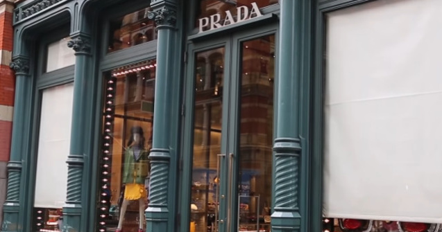 Grupul italian Prada, specializat in industria produselor de lux, lanseaza o gama de produse obtinute din plastic reciclat