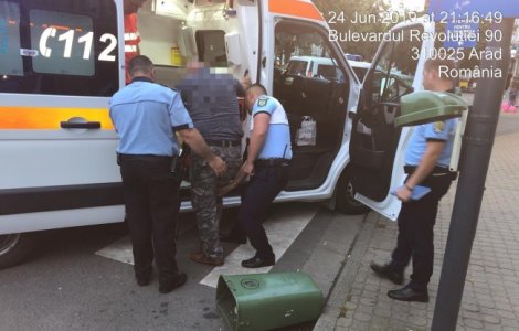 Un barbat a ajuns la spital dupa ce a lovit cu piciorul un cos de gunoi