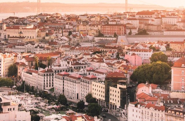 Portugalia le ofera 6.500 de euro cetatenilor dispusi sa revina in tara din diaspora