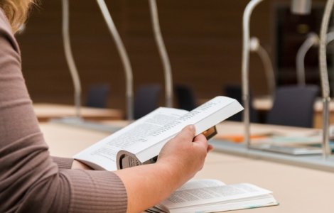 O tanara si-a continuat examenul la facultate, desi a intrat in travaliu