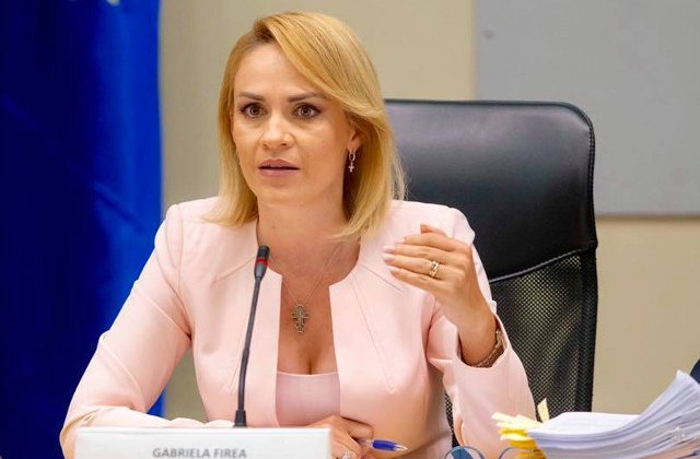 Andrei Caramitru, despre Firea: Cum sa pui pe cineva sa dea cu tamaie pe la usile consilierilor din opozitie inainte de sedinte?