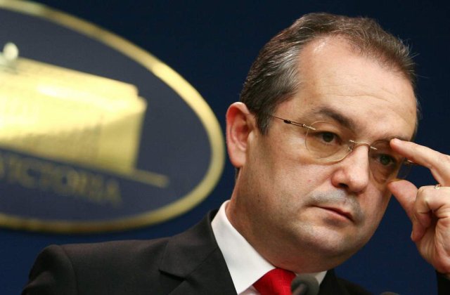 Boc spune ca vor fi platite toate pensiile si salariile, inclusiv cele marite in 2008