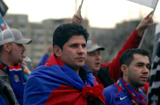 Ogica a ajuns marca de blugi