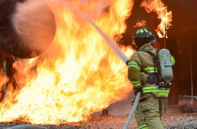 Doi piloti morti si 7 pasageri raniti, dupa ce un avion a efectuat o aterizare de urgenta/ FOTO