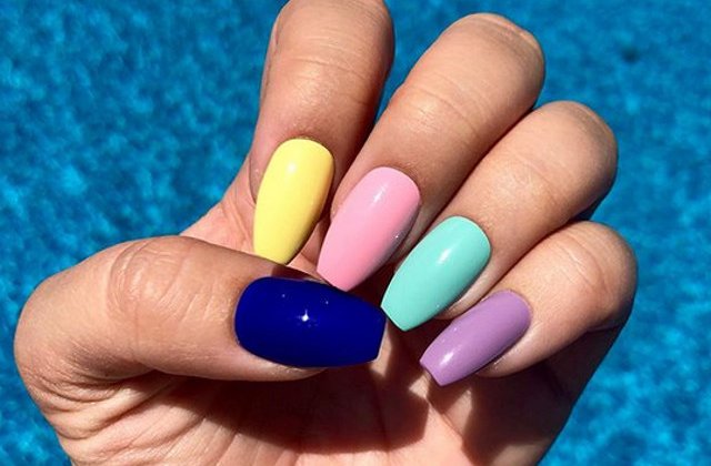 Iesi in evidenta prin culoare: 20+ modele de manichiura, ideale pentru vara