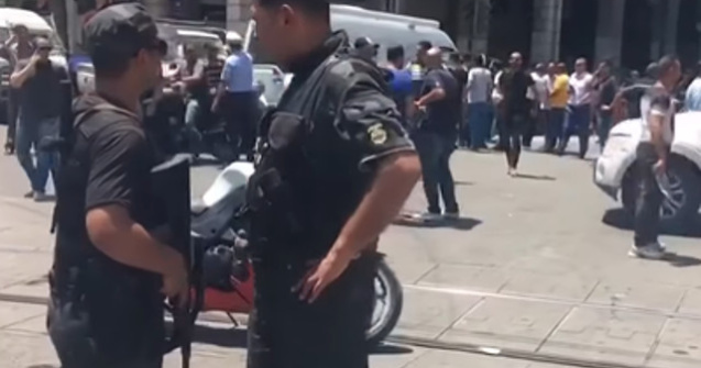 O persoana a murit si 8 au fost ranite in doua atentate sinucigase in capitala Tunisiei/ VIDEO