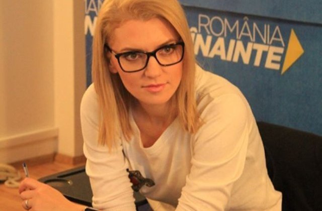 Alina Gorghiu da in judecata compania aeriana Air France, dupa ce i-a pierdut bagajele