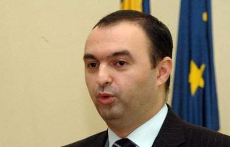 Adomnitei 'isi baga nasul' in problemele Educatiei