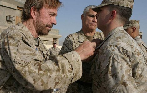 Chuck Norris: Homosexualii nu au voie sa fie cercetasi