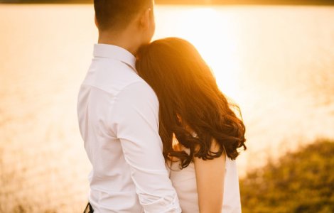  Top  8 lucruri care ti se pot intampla daca iesi la intalnire cu cineva care nu este "genul" tau