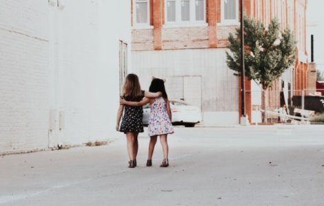  Top  Acte de bunatate: 10+ momente reale cand strainii au salvat persoane necunoscute