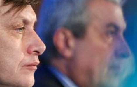Antonescu: ' Basescu si Geoana merg la stana, in timp ce tara e in deriva si faliment'