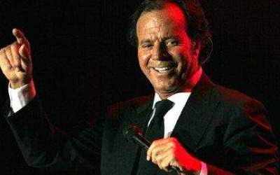 Julio Iglesias vrea mancare...