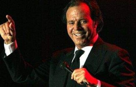 Julio Iglesias vrea mancare cantarita si apa la temperatura camerei