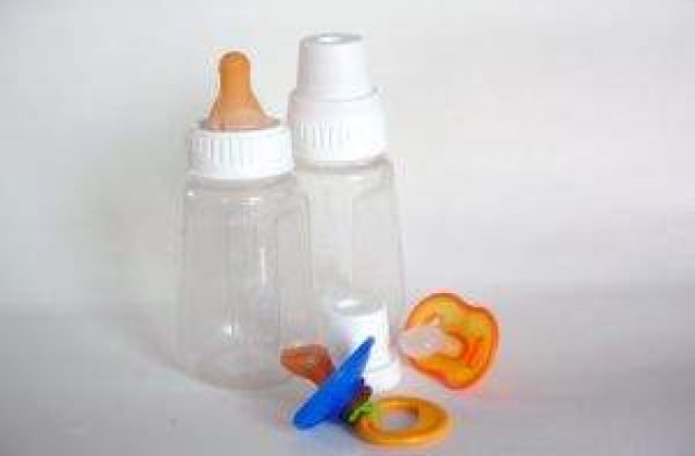 Indemnizatia pentru cresterea copilului s-ar putea reintregi in septembrie