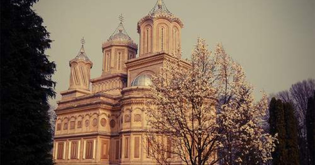 Hasotti cere sistarea prelevarii de ADN a voievozilor romani