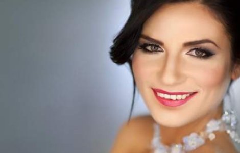 Ellie White este insarcinata in luna a patra