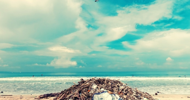 Pe plaja din Bali se interzice in totalitate plasticul