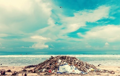 Pe plaja din Bali se interzice in totalitate plasticul