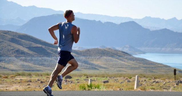 Studiu: Un program mai intens de activitati fizice la varsta mijlocie prelungeste viata