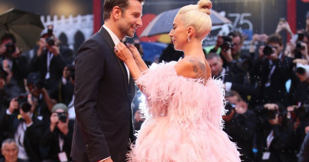 In Touch Weekly, SUA: Lady Gaga ar putea fi insarcinata cu Bradley Cooper